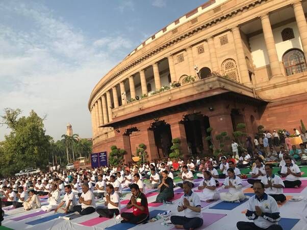 योग स्मरण शक्ति पर प्रवीणता हासिल करने की चेतन प्रक्रिया है. प्रह्लाद जोशी