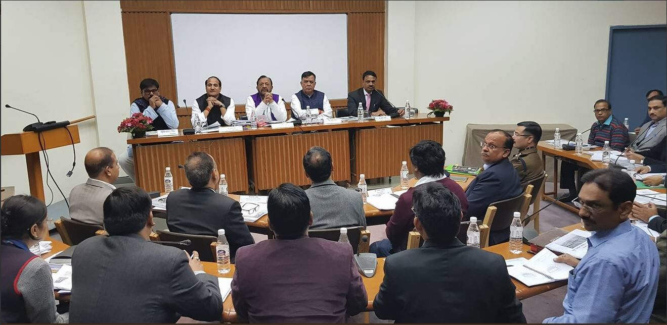 नोएडा में रियल स्टेट कंपनियों की फैलाई गड़बड़ को सरकार सुधारने की कोशिश कर रही है : सुरेश खन्ना