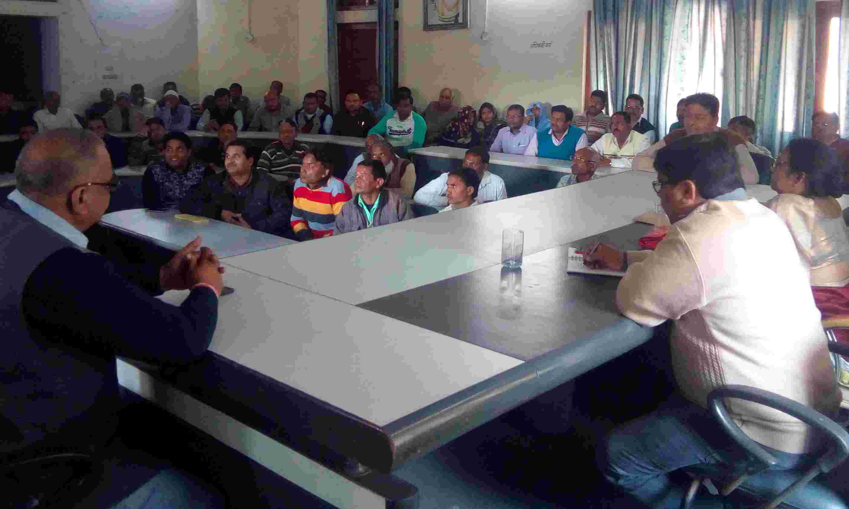 मुजफ्फरनगर नगरपालिका परिषद् में कर्मचारियों का हंगामा, बोनस न मिलने पर हड़ताल