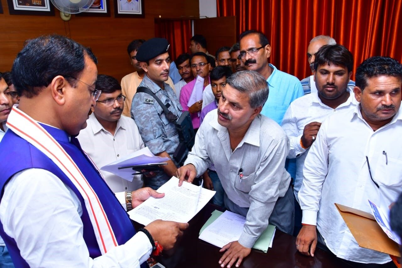 जनता की समस्याओं का किया जाए त्वरित गति से निदान - केशव प्रसाद मौर्य जनता की समस्याओं का किया जाए त्वरित गति से निदान - केशव प्रसाद मौर्य