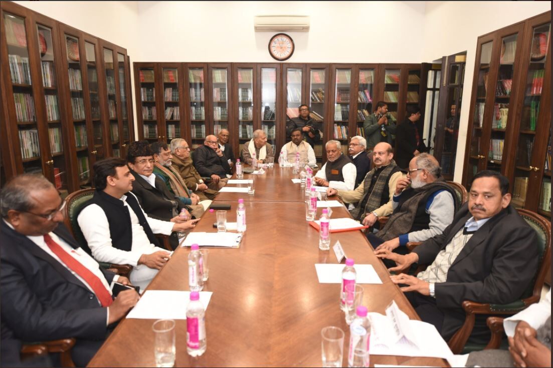 विपक्षी दलों की बैठक में ईवीएम में गड़बड़ी और चुनाव ईवीएम के स्थान पर बैलेट पेपर से हों सभी सहमत विपक्षी दलों की बैठक में ईवीएम में गड़बड़ी और चुनाव ईवीएम के स्थान पर बैलेट पेपर से हों सभी सहमत