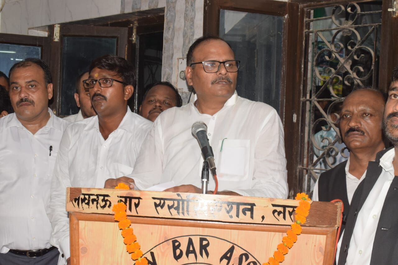 अधिवक्ता प्रत्येक दिन एक गरीब के मुकदमे की पैरवी करें - ब्रजेश पाठक अधिवक्ता प्रत्येक दिन एक गरीब के मुकदमे की पैरवी करें - ब्रजेश पाठक