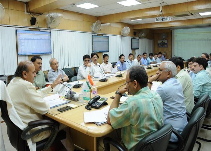 भू-माफियाओं के विरूद्ध तत्काल प्रभावी कार्यवाही करायें: मुख्य सचिव
