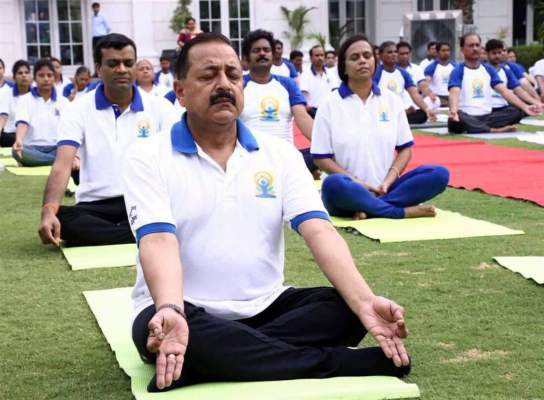 डॉ. जितेन्‍द्र सिंह 5वें अंतर्राष्‍ट्रीय योग दिवस के अवसर पर योग कार्यक्रम में शामिल हुए