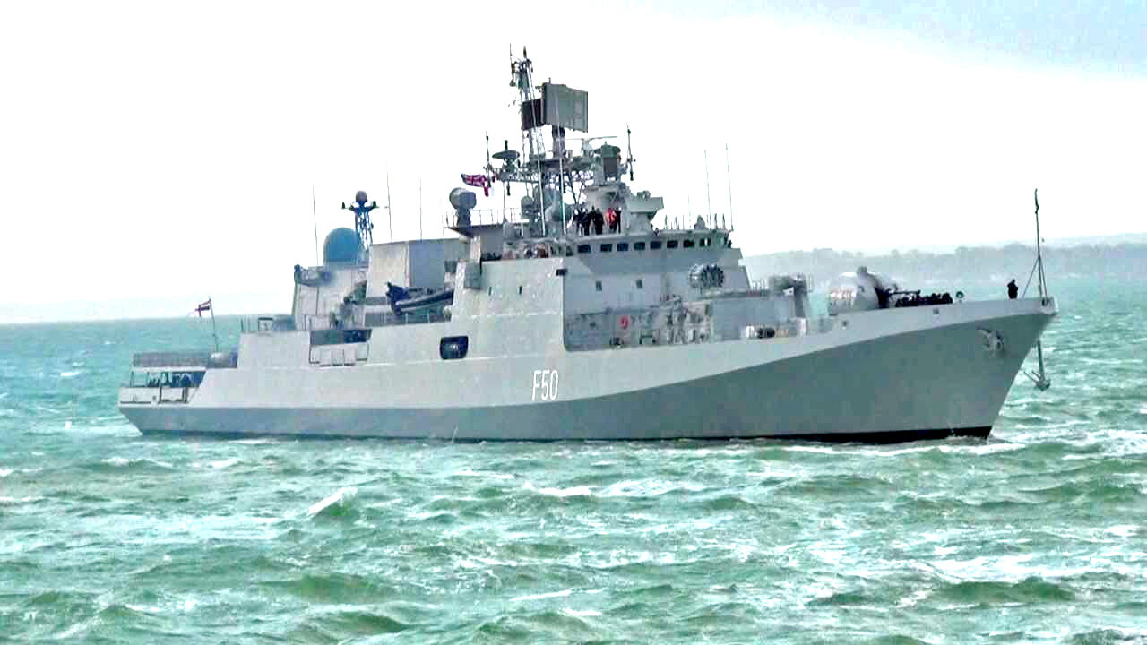 भारतीय नौसेना का जहाज तर्कश नामीबिया की वाल्विस खाड़ी पहुंचा