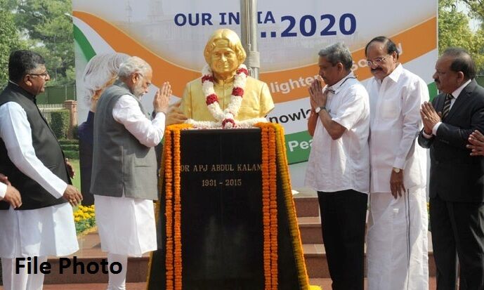 प्रधानमंत्री ने एपीजे अब्दुल कलाम की जयंती के अवसर पर श्रद्धान्जलि अर्पित की