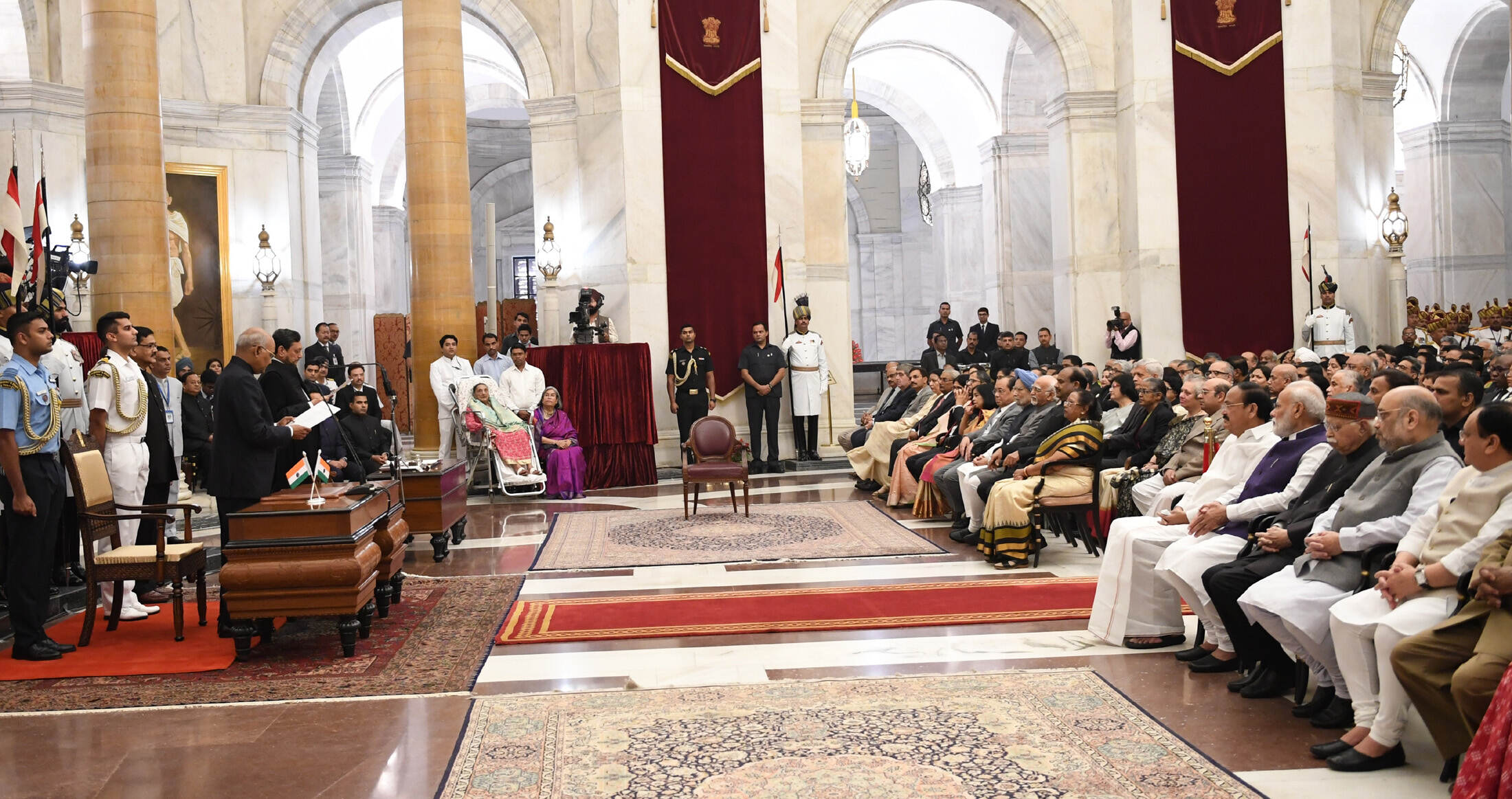 न्यायमूर्ति शरद अरविंद बोबड़े ने भारत के मुख्य न्यायाधीश के रूप में शपथ ली न्यायमूर्ति शरद अरविंद बोबड़े ने भारत के मुख्य न्यायाधीश के रूप में शपथ ली