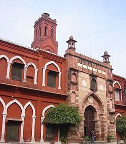 एएमयू में कश्मीरी स्टूडेंट्स को कैंपस से बाहर कदम ना रखने की सलाह