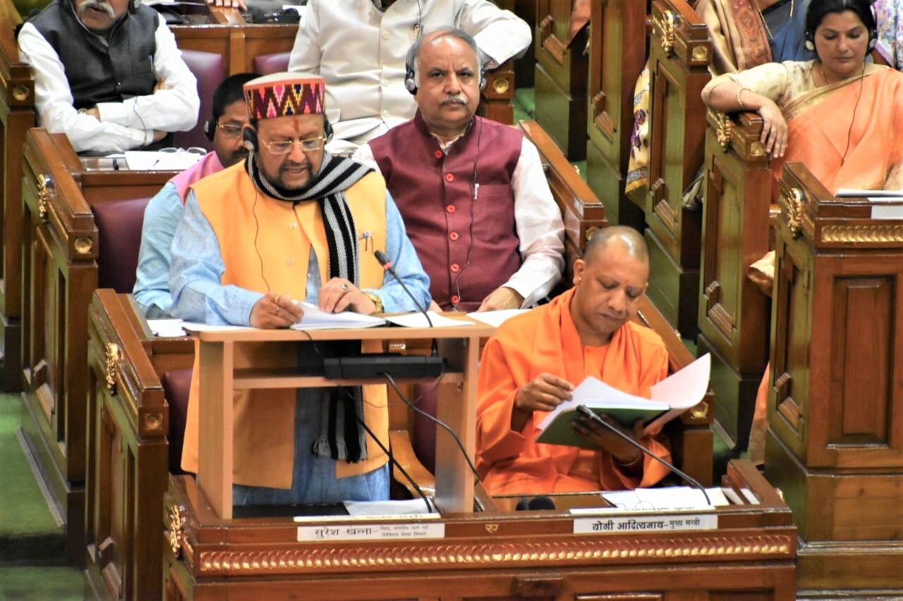 वित्त मंत्री सुरेश खन्ना वित्तीय वर्ष 2020-21 का बजट पेश करते हुए