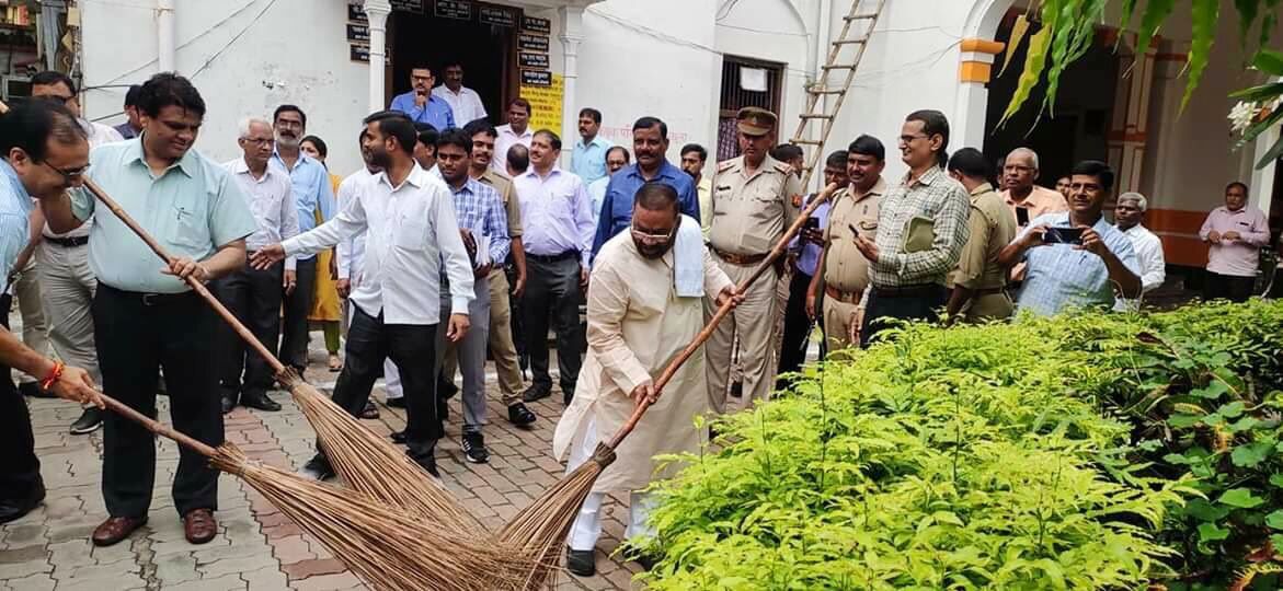 स्वभाव परिवर्तन कर स्वच्छता को आदत में लाकर इसे नित्य क्रिया में शामिल करना होगा : स्वामी प्रसाद मौर्य स्वभाव परिवर्तन कर स्वच्छता को आदत में लाकर इसे नित्य क्रिया में शामिल करना होगा : स्वामी प्रसाद मौर्य