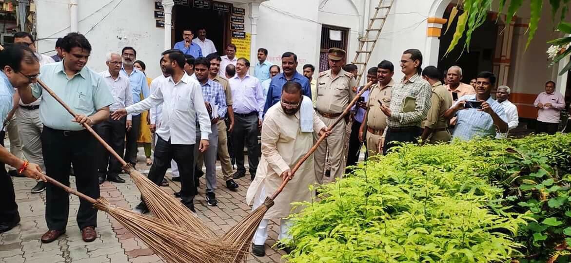 स्वभाव परिवर्तन कर स्वच्छता को आदत में लाकर इसे नित्य क्रिया में शामिल करना होगा : स्वामी प्रसाद मौर्य