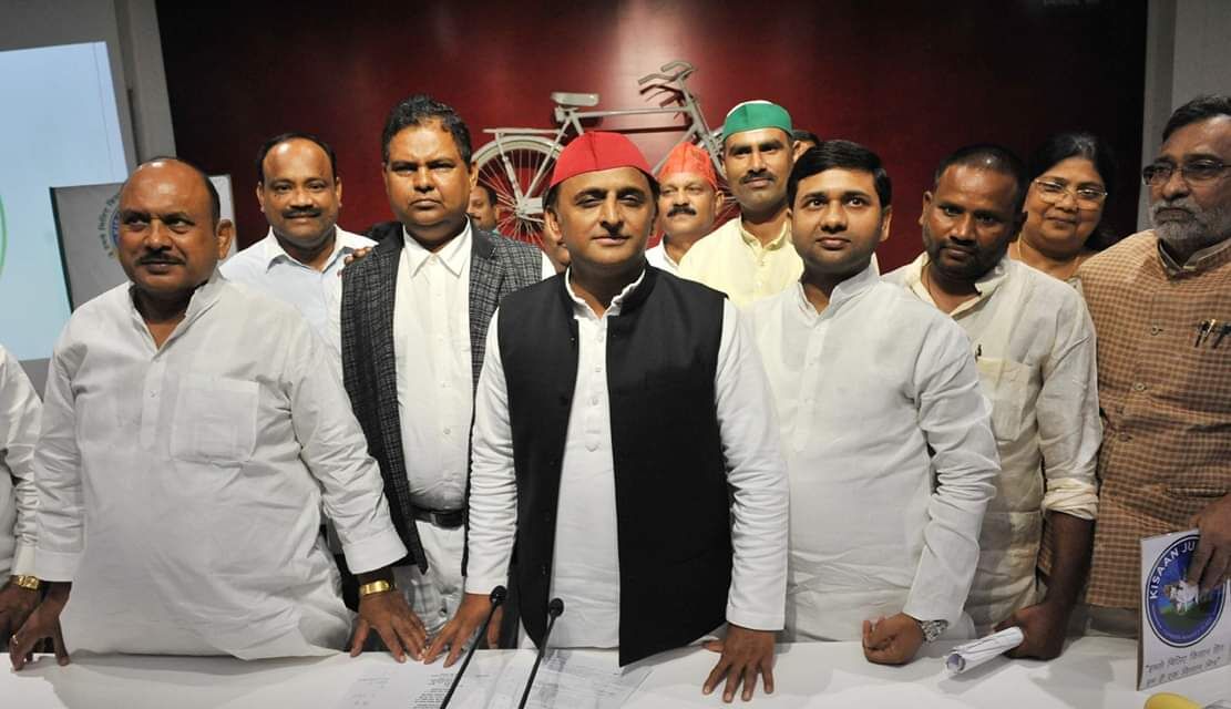 बसपा के पूर्व मंत्री वरिष्ठ नेता फूलन सेना के अध्यक्ष सपा में शामिल बसपा के पूर्व मंत्री वरिष्ठ नेता फूलन सेना के अध्यक्ष सपा में शामिल