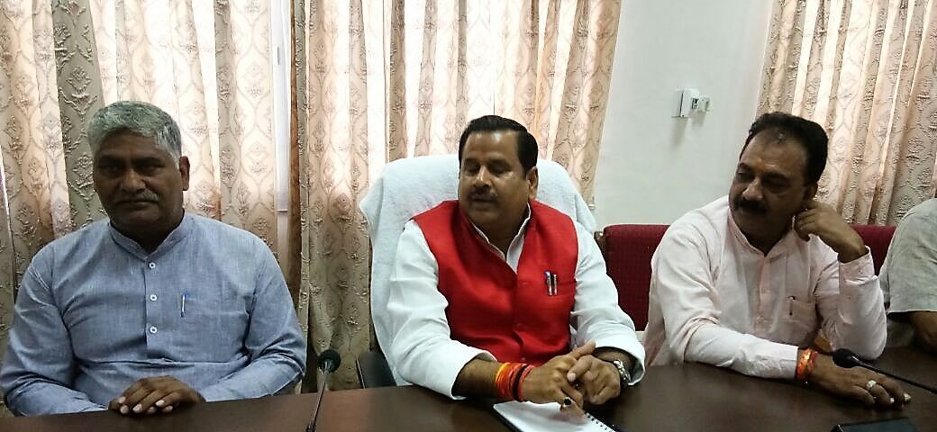 बुन्देलखण्ड में पेयजल की समस्या के समाधान के लिए पाइप पेयजल योजनाओं को शीघ्र पूरा करने के निर्देश :डा0 महेन्द्र सिंह