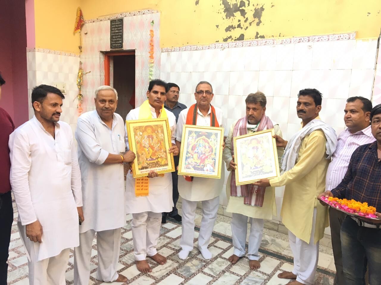 वन राज्य मंत्री अनिल शर्मा सहित पूर्व विधायक प्रदीप बालियान व ईश्वर मावी का मंडोला गाँव में हुआ जोरदार स्वागत वन राज्य मंत्री अनिल शर्मा सहित पूर्व विधायक प्रदीप बालियान व ईश्वर मावी का मंडोला गाँव में हुआ जोरदार स्वागत