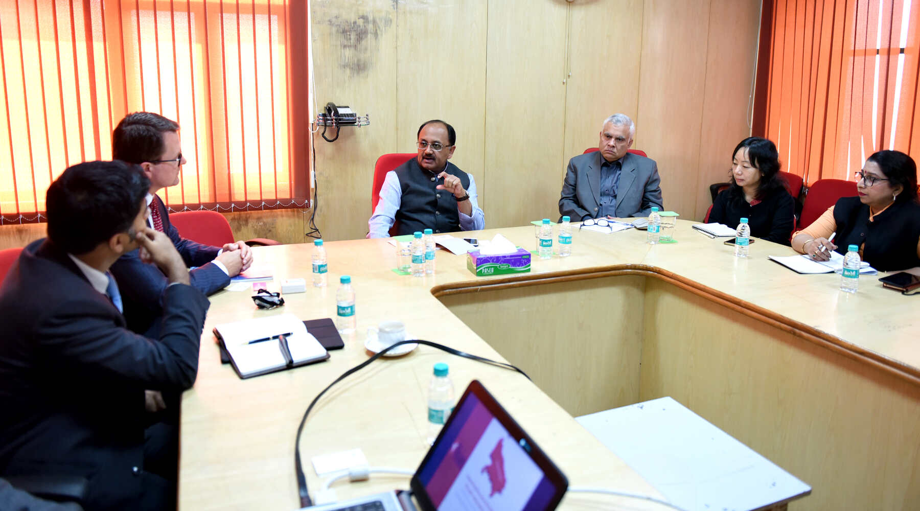 51 चिकित्सालयों को अपग्रेड कर 109 प्रकार की गतिविधियों को   दिया जायेगा नया स्वरूप : सिद्धार्थ नाथ सिंह