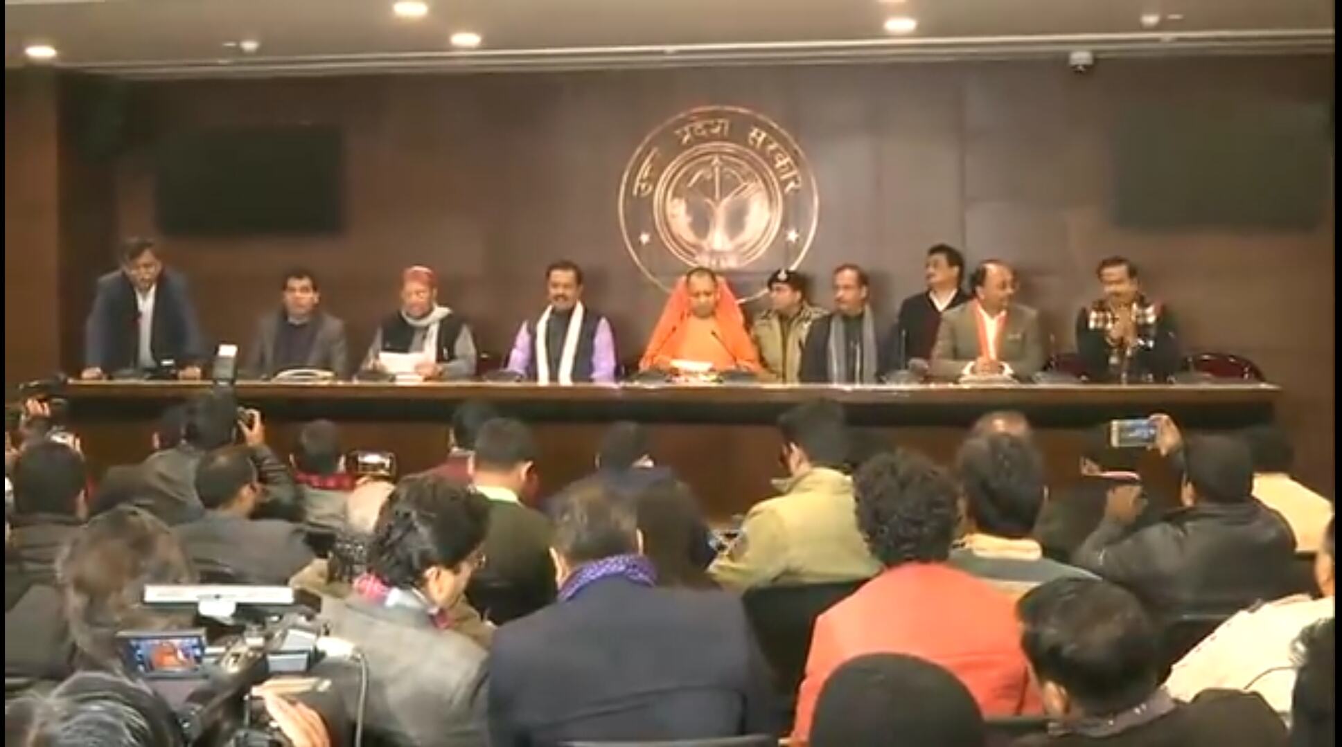 कमिश्नर प्रणाली के क्रियान्वयन से स्मार्ट एवं सेफ पुलिसिंग को बल मिलेगा और आमजन को बेहतर पुलिस व्यवस्था प्राप्त होगी : सीएम कमिश्नर प्रणाली के क्रियान्वयन से स्मार्ट एवं सेफ पुलिसिंग को बल मिलेगा और आमजन को बेहतर पुलिस व्यवस्था प्राप्त होगी : सीएम