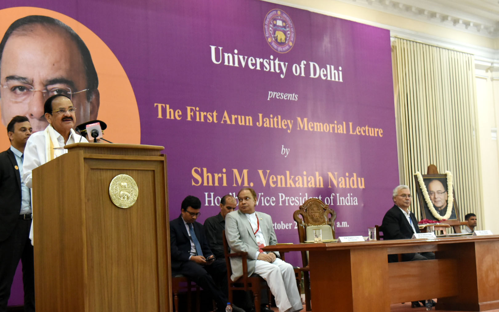 स्वस्थ लोकतंत्र के लिए प्रबुद्ध जनमत आवश्यक शर्त : उपराष्ट्रपति स्वस्थ लोकतंत्र के लिए प्रबुद्ध जनमत आवश्यक शर्त : उपराष्ट्रपति
