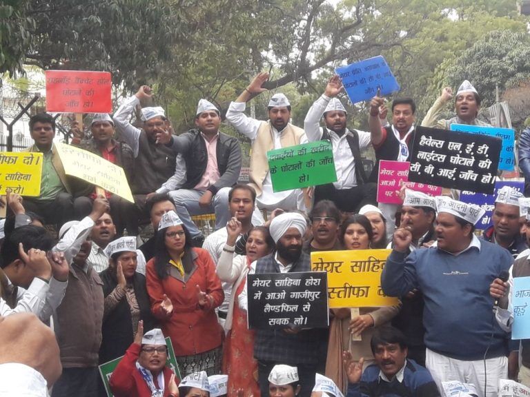 कमीशन-खोरी का एक हिस्सा भाजपा को भी मिल रहा है : आप कमीशन-खोरी का एक हिस्सा भाजपा को भी मिल रहा है : आप