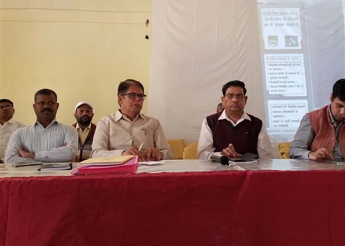 अठारह साल की उम्र के युवाओं को शत-प्रतिशत निर्वाचक के रुप में पंजीकृत कराकर मतदाता साक्षरता क्लब में जोडा जाए