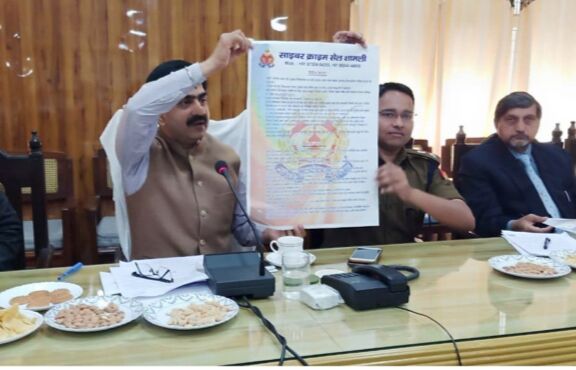 संपूर्ण समाधान दिवस में डीएम और एसपी ने फरियादियों की शिकायतों का किया निस्तारण संपूर्ण समाधान दिवस में डीएम और एसपी ने फरियादियों की शिकायतों का किया निस्तारण