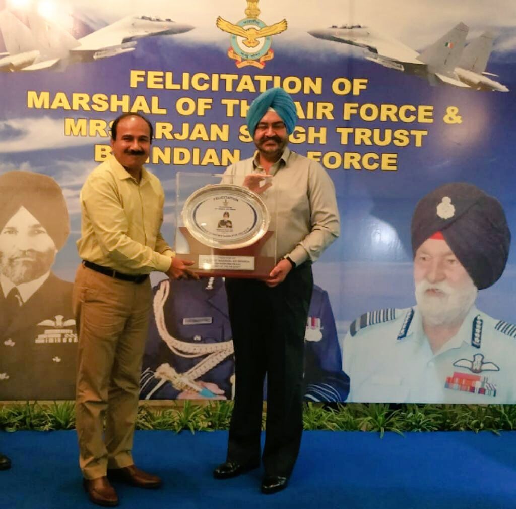 भारतीय वायु सेना ने Marshal of the Air Force & Mrs. Arjan Singh Trust  को सम्मानित किया