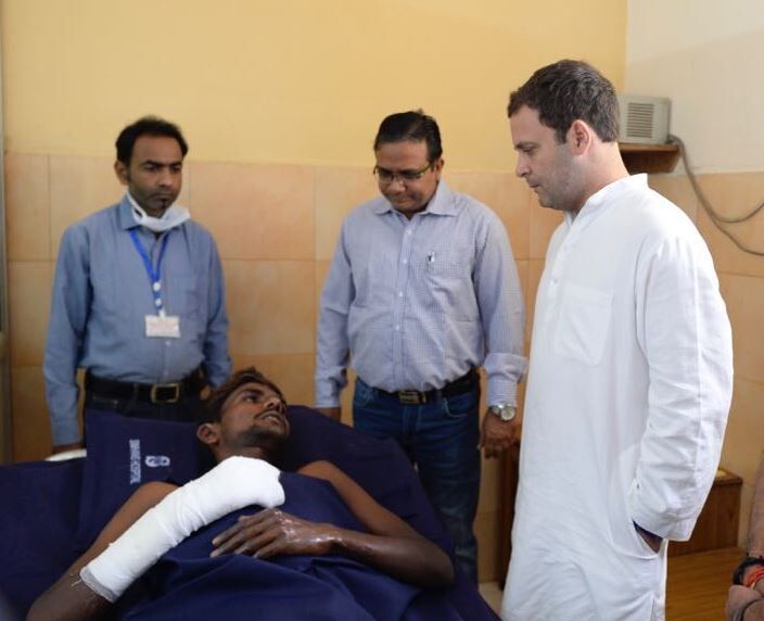 एनटीपीसी हादसा  राहुल गांधी गुजरात चुनाव प्रचार छोड़ पीड़ितो से मिलने पहुंचे