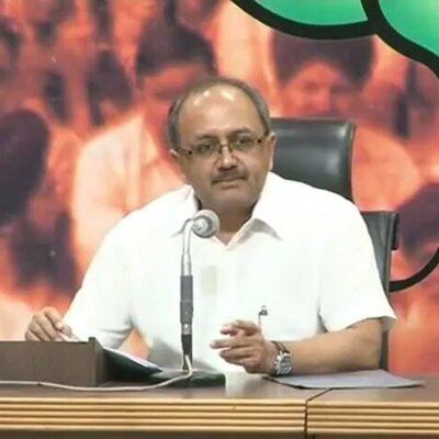सिद्धार्थनाथ सिंह ने विभाग की समीक्षा कर औद्योगीकरण की गति तेज करने पर दिया बल