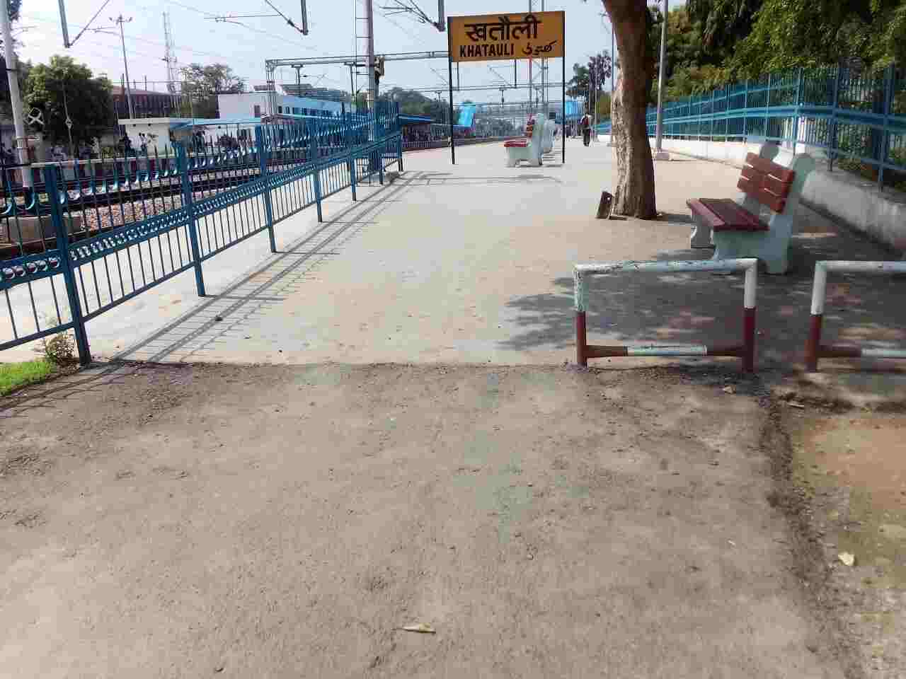 खतौली रेलवे स्टेशनः सरकार पास, प्रशासन फेल खतौली रेलवे स्टेशनः सरकार पास, प्रशासन फेल