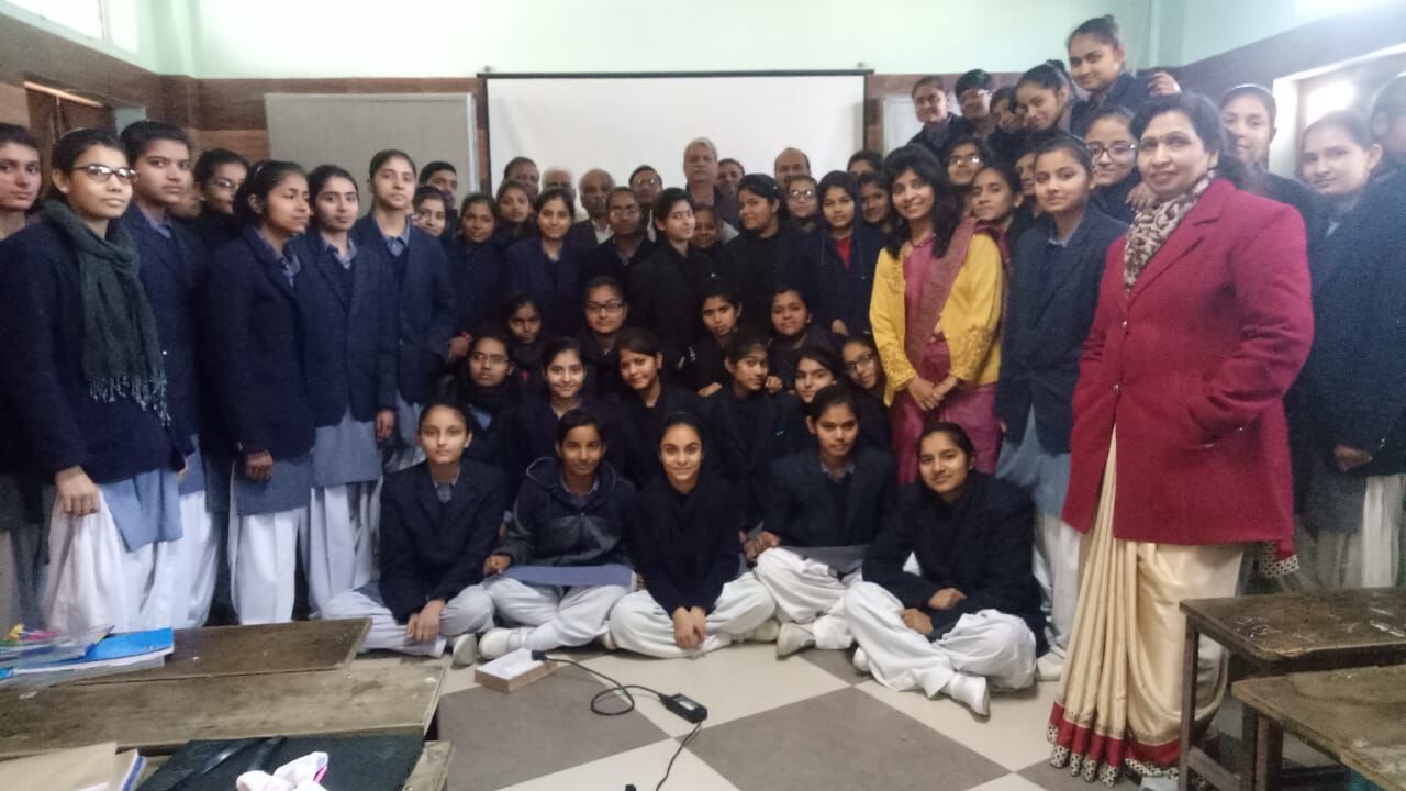 बेटियों को अधिक स्वतंत्रता चाहिए तो अधिक जिम्मेदारी से काम करें : डॉ मृदुला जैन बेटियों को अधिक स्वतंत्रता चाहिए तो अधिक जिम्मेदारी से काम करें : डॉ मृदुला जैन