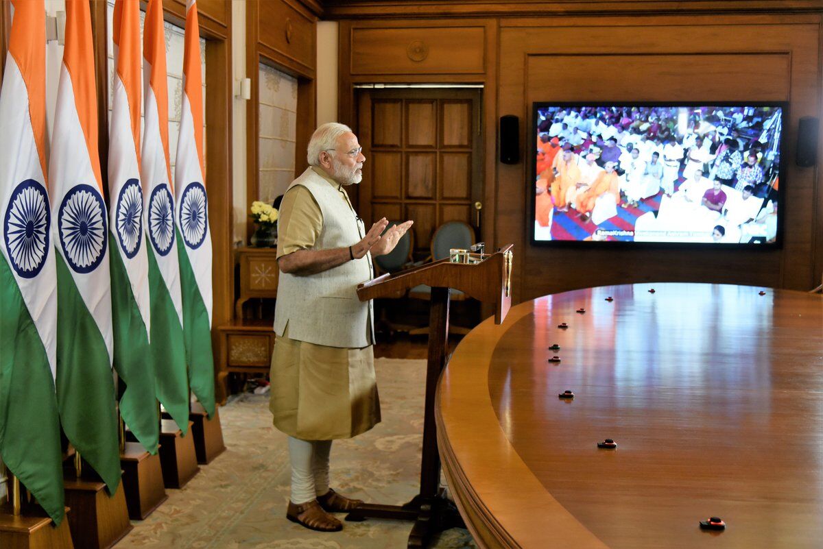युवाओं को राष्ट्र निर्माण के लिए अपनी ऊर्जा समर्पित कर देनी चाहिए : नरेन्द्र मोदी
