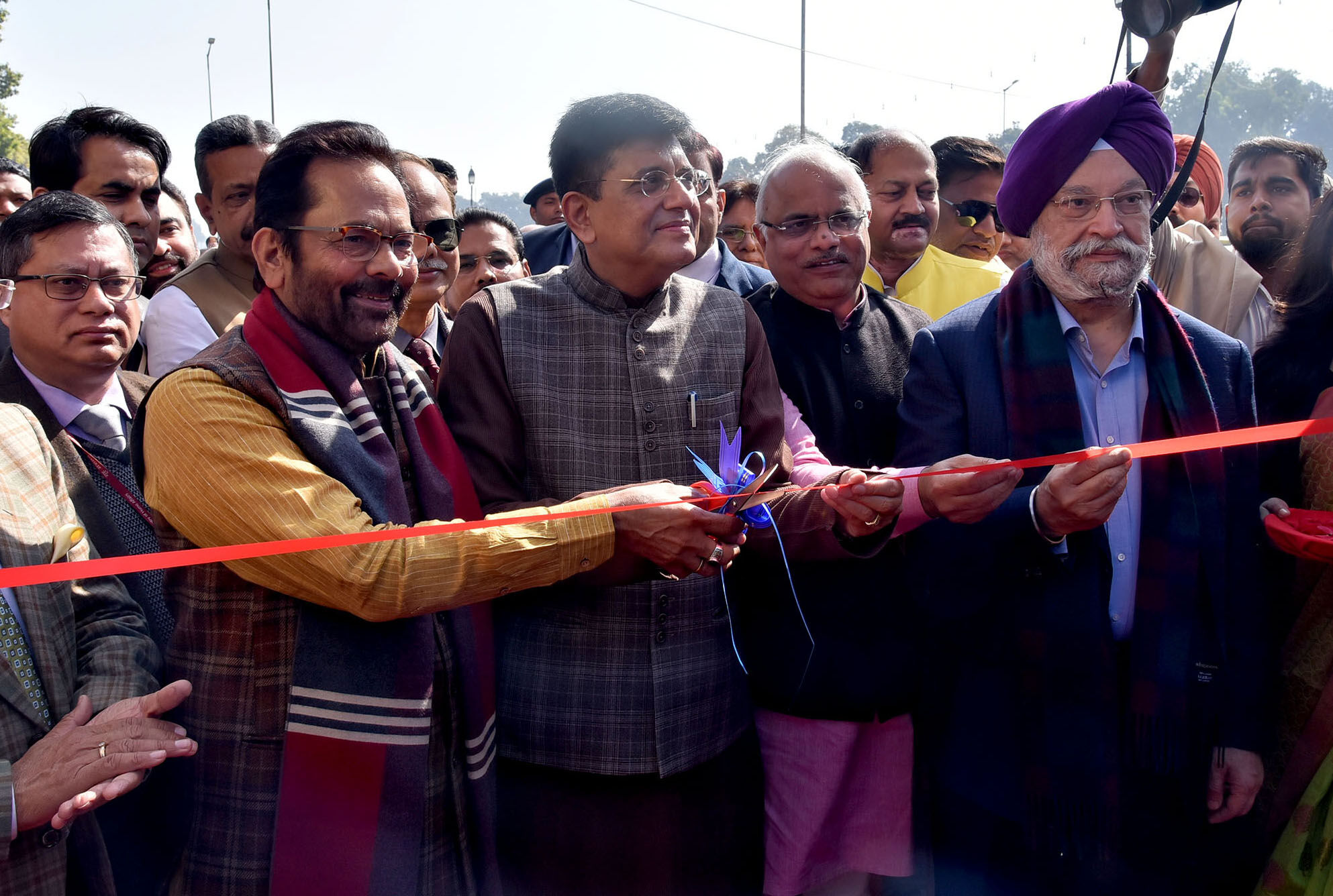 पीयूष गोयल, मुख्तार अब्बास नकवी और हरदीप सिंह पुरी ने 20 वें हुनर हाट का उद्घाटन किया