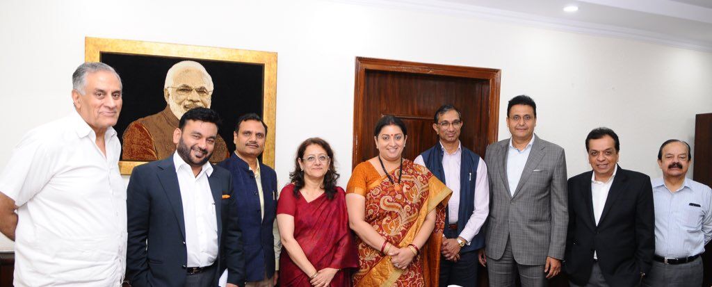 मीडिया इकाइयों को एक साथ जोड़ने से नई ऊर्जा का संचार होगा : स्मृति जुबिन ईरानी