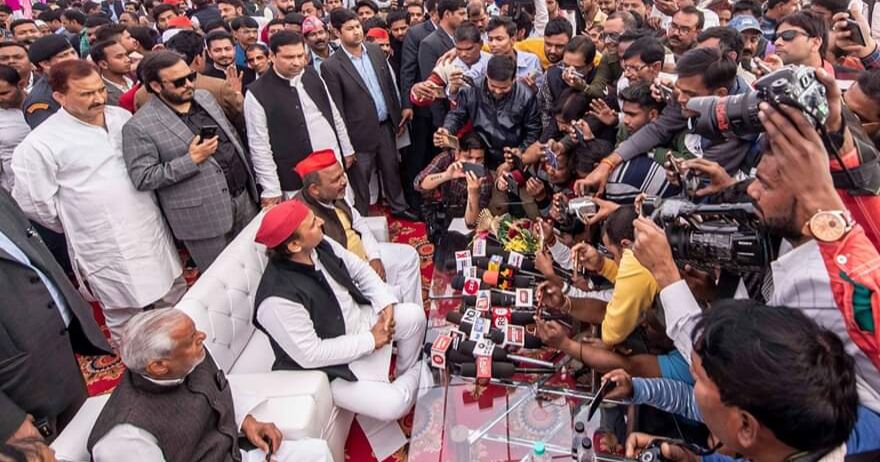 कांग्रेस ने भारत की जनता को आत्मनिर्भर नहीं होने दिया : अखिलेश यादव