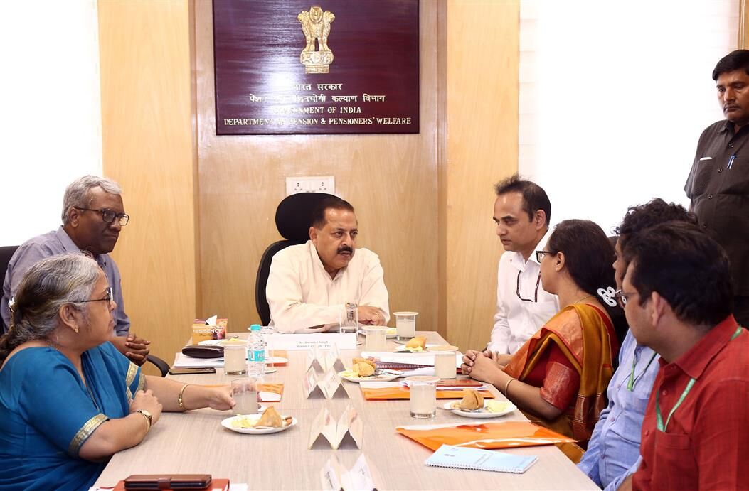पेंशनभोगियों को सहूलियत के लिए प्रथम बड़ी पहल: डॉ. जितेन्द्र सिंह पेंशनभोगियों को सहूलियत के लिए प्रथम बड़ी पहल: डॉ. जितेन्द्र सिंह
