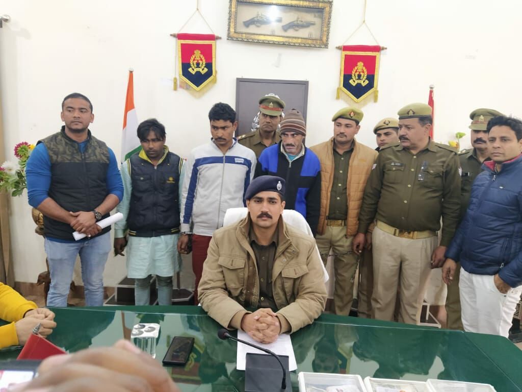 5 दिन में 5 लाख की डकैती का खुलासा 5 दिन में 5 लाख की डकैती का खुलासा
