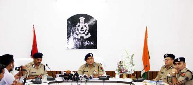 कुख्यात मुजरिमों की पेशी वीडियो कांफ्रेंसिंग के जरिए करवाएं : डीजीपी ओपी सिंह