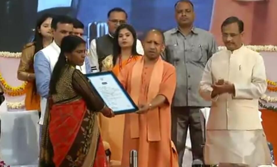 Live ~ सीएम ने राष्ट्रीय सेमिनार मिशन प्रेरणा एवं सीएसआर कॉन्क्लेव का किया शुभारंभ Live ~ सीएम ने राष्ट्रीय सेमिनार मिशन प्रेरणा एवं सीएसआर कॉन्क्लेव का किया शुभारंभ