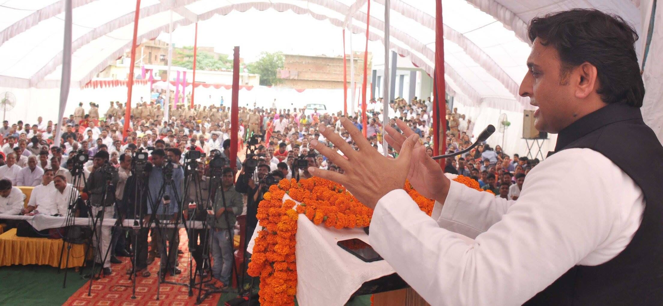 समाजवादियों का हमेशा से मानना है कि धर्म-आस्था व्यक्तिगत मामला है इसको लेकर राजनीति नहीं होनी चाहिए: अखिलेश यादव
