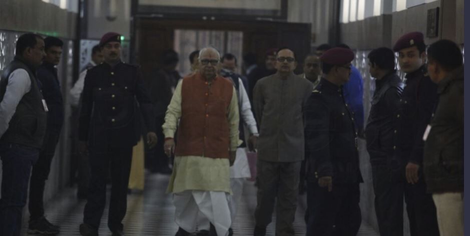 सदन के वेल में सदस्यों के बराबर आने की घटनाओं पर आह्त हुये:  हृदय नारायण दीक्षित