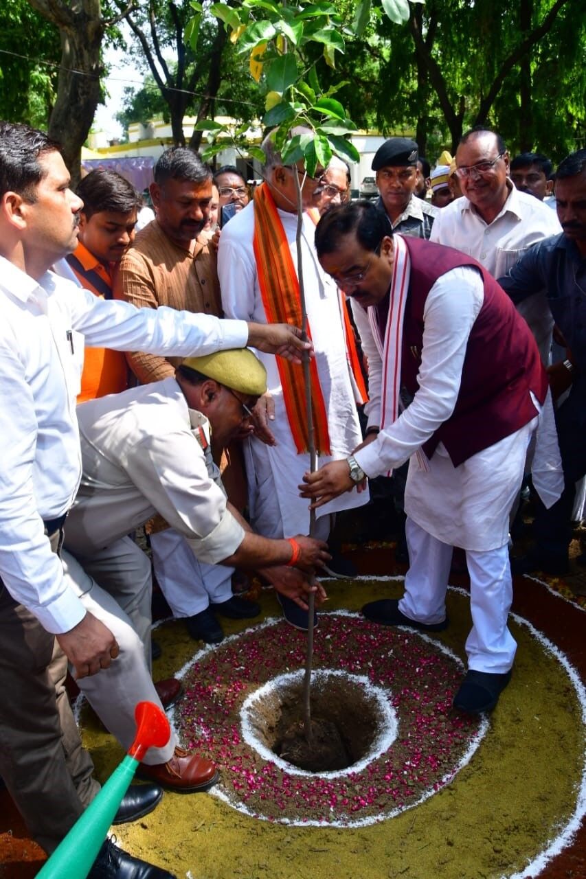 उपमुख्यमंत्री ने 155 करोड़ की 22 सड़क परियोजनाओं का किया लोकार्पण एवं शिलान्यास उपमुख्यमंत्री ने 155 करोड़ की 22 सड़क परियोजनाओं का किया लोकार्पण एवं शिलान्यास