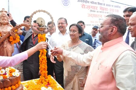 केन्द्र व प्रदेश सरकार ने महिलाओं के लिए बहुत-सी योजनाएं संचालित की हैं,इससे वे स्वावलम्बी हो रही हैं : रीटा बहुगुणा