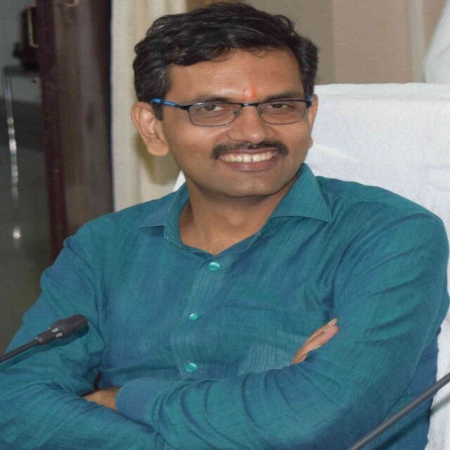 शौचालय निर्माण अगस्त, 2019 के प्रथम सप्ताह तक पूर्ण कराने के निर्देश