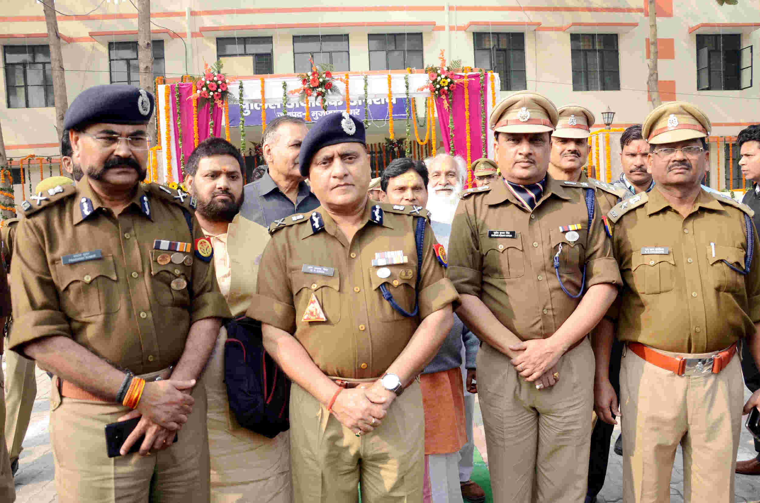 पुलिस और बदमाशों में मुठभेड़ मैच, सुधीर का एन्काउंटर में दोहरा शतक