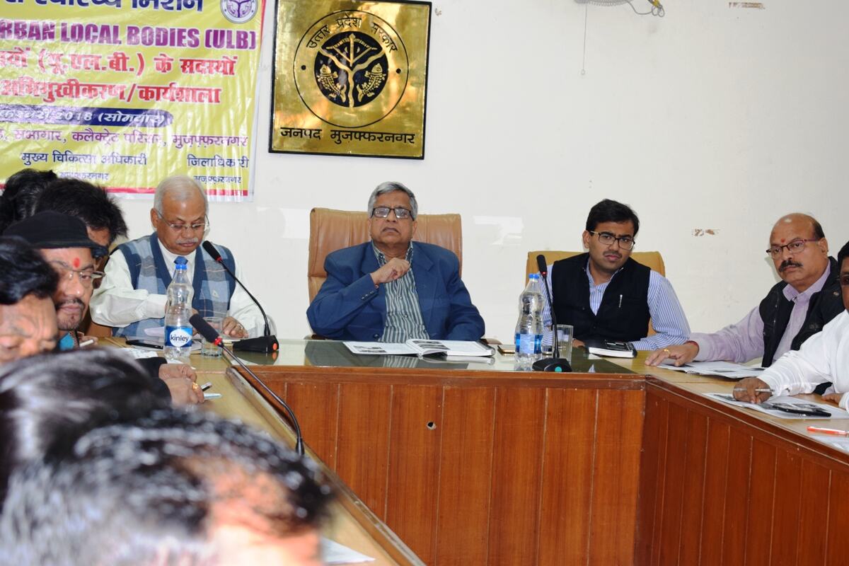 आशा 102-108 सेवाओं का उपयोग जनसमुदाय को प्रदान कराने में सहयोग करेंः डीएम