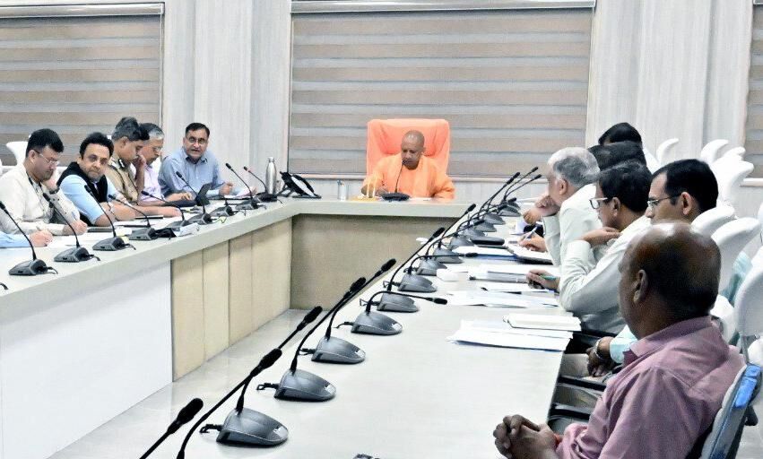 मुख्यमंत्री ने त्योहारों के सम्बन्ध में पुलिस एवं प्रशासन  को सावधानी बरतने के साथ सतर्क रहने के दिये निर्देश