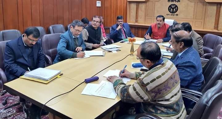 बुन्देलखण्ड एवं अन्य संकटग्रस्त क्षेत्रों में पेयजल आपूर्ति हेतु अभी से सारी तैयारी पूर्ण कर ली जाए : डा. महेन्द्र सिंह