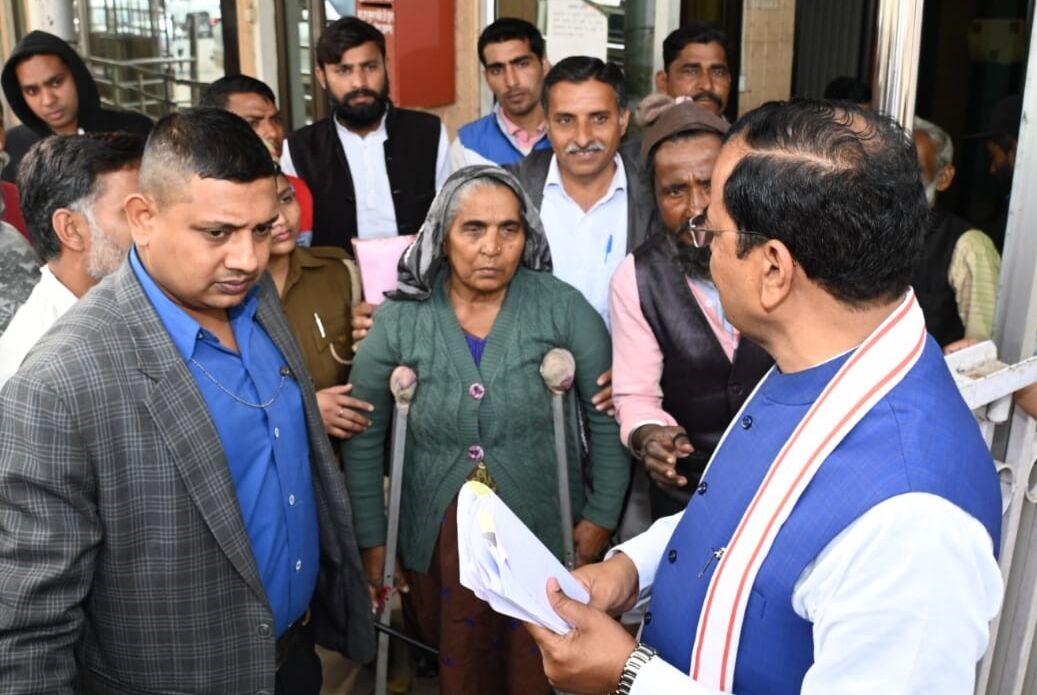 जन समस्याओं का किया जाए समयबद्ध निस्तारण : केशव प्रसाद मौर्य जन समस्याओं का किया जाए समयबद्ध निस्तारण : केशव प्रसाद मौर्य