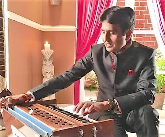 समन्दर पीर का है अंदर लेकिन रो नहीं सकता समन्दर पीर का है अंदर लेकिन रो नहीं सकता