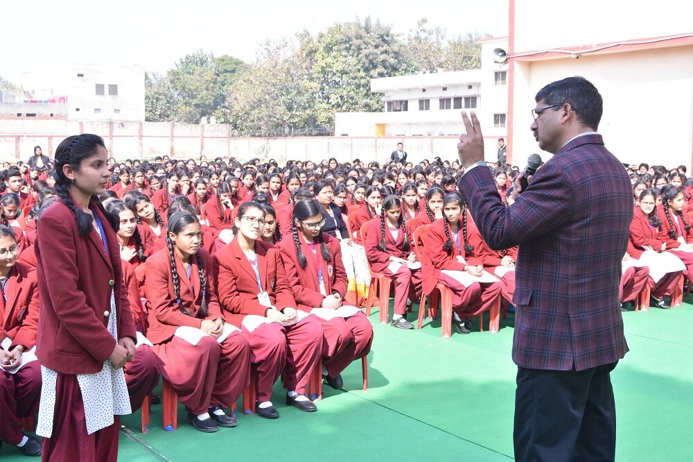 एम.जी. पब्लिक स्कूल में रणबीर सिंह ने किया बच्चों का मोटिवेशन