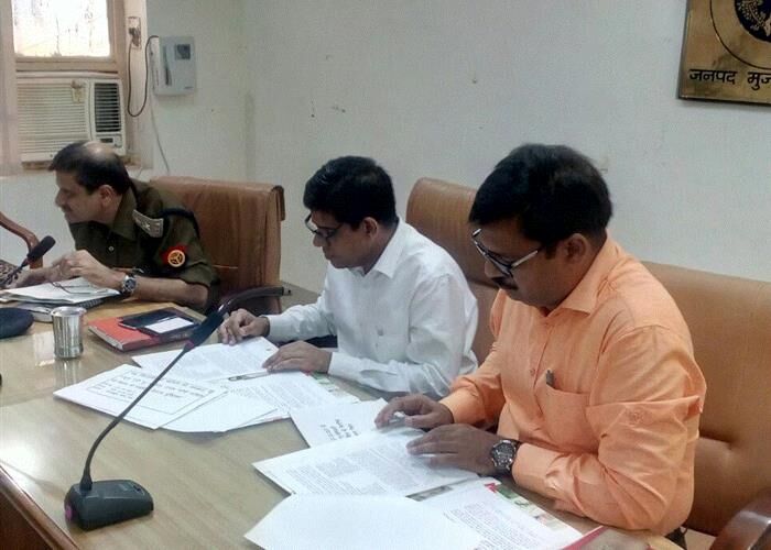 सघन मिशन  इन्द्रधनुष  के अन्तर्गत सभी बच्चों एवं गर्भवती महिलाओं को आच्छादित करें : जिलाधिकारी जी0एस0 प्रियदर्शी